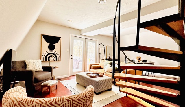 Cabin : Modern & Cozy A-Frame Cabin, minutes away from downtown Bloomington