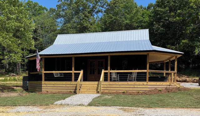 Cabin near Bay Springs Lake! Enjoy the outdoors with convenience of WiFi.