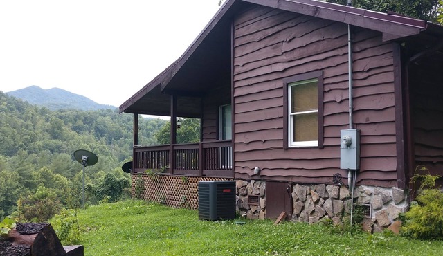 Cabin near Blue Ridge parkway and Lake Junaluska