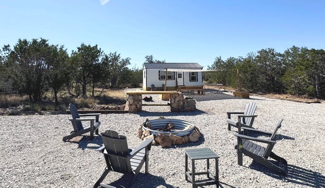 Cabin Near Brownwood w/Grill, Firepit & Work Desk