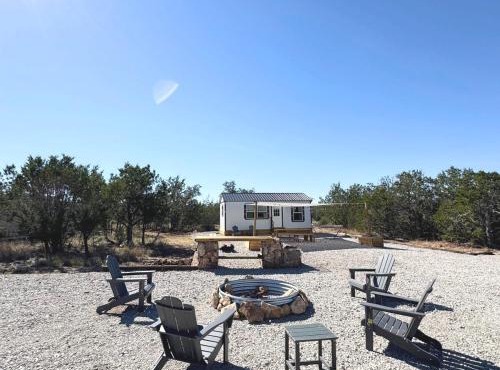 Cabin Near Brownwood With Grill, Firepit & Work Desk