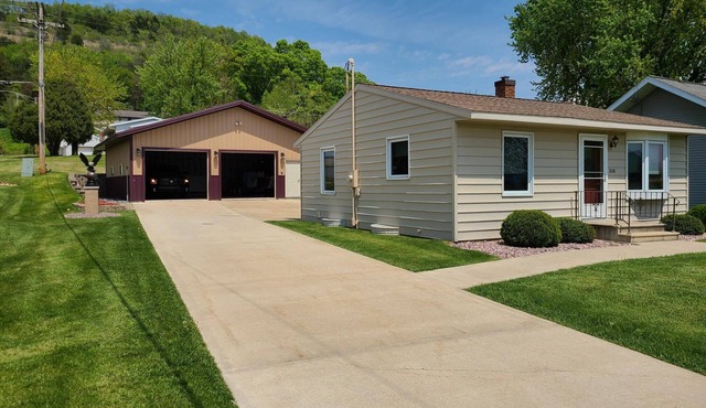 Cabin Near Mississippi River in Brownsville, Minnesota