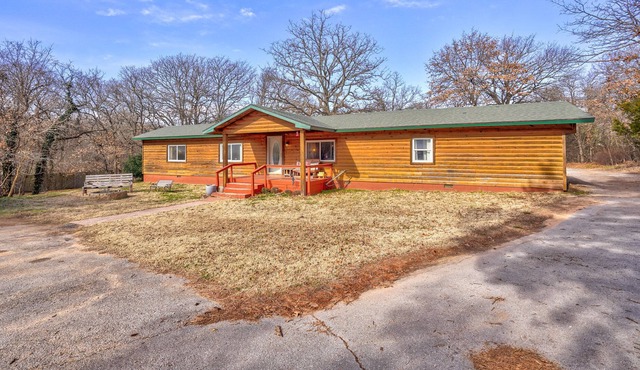 Cabin near Norman with Hot Tub & Pool