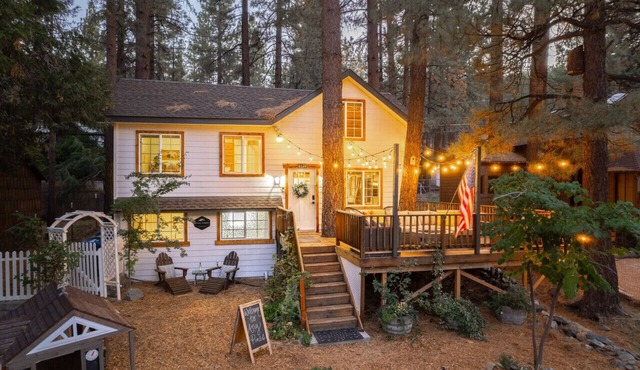 Cabin Near Ski Resort, EV Charge, Kid/Pet Friendly, Fire Pit, Playhouse