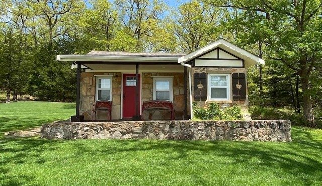 Cabin No. 2 @ The Old Swiss Village - Lake View!