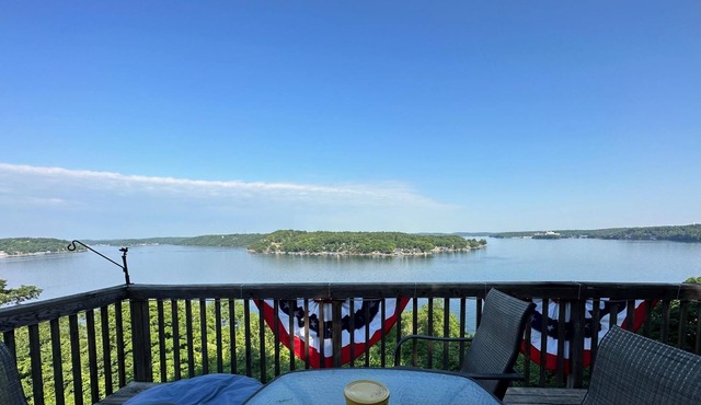 Cabin No. 5 @ The Old Swiss Village - Lake View!