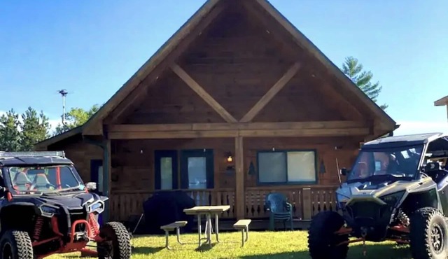 Cabin- no cleaning fees: Cranberry Fest, waterparks, trail riding for utv/atv