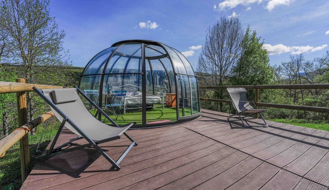 Cabin 'Nuit Insolite En Dôme Vitré' with Mountain View, Private Terrace and Shared Garden
