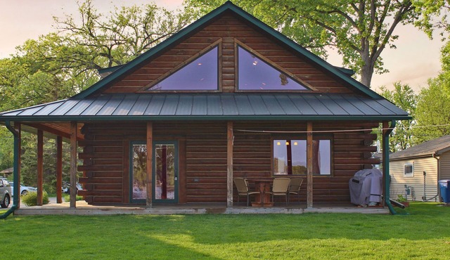 Cabin Oasis on Lake Winnebago "Minutes from EAA"