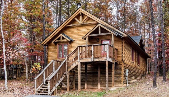 Cabin on 1,000 Acre Resort Horse-riding Huge Lake; Pools, Hot Tub,Games Kitchen