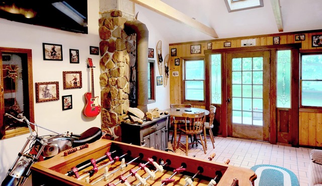Cabin On 10 Wooded Acres. Walk to Lake Huron beach. Port-Sanilac, Lexington