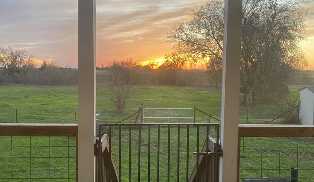 Cabin on 15 acres close to Austin with access to all central Texas has to offer.