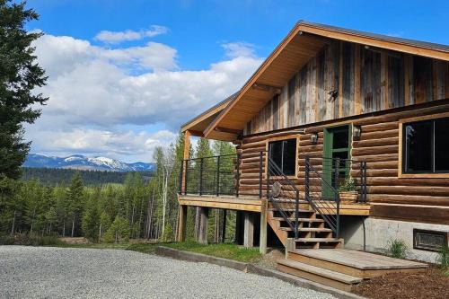 Cabin on 15 acres with Mtn view, firepit, Starlink