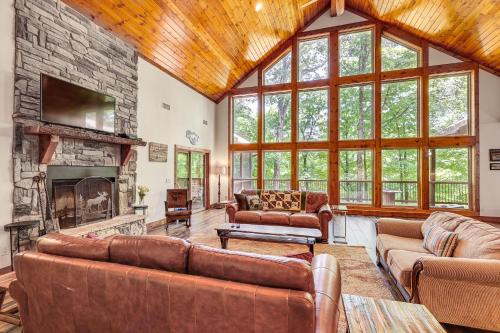 Cabin on 23 Acres w/Creek Access in Broken Bow