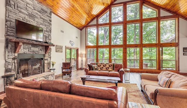Cabin on 23 Acres w/Creek Access in Broken Bow