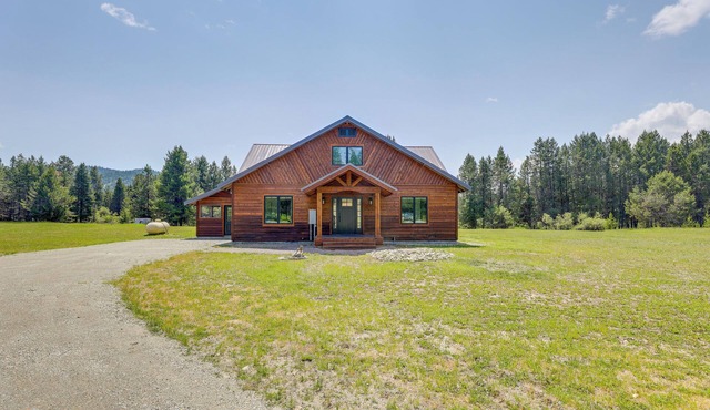 Cabin on 28 Acres: Hike & Fish in Flathead Valley!
