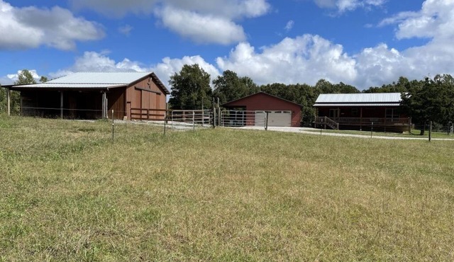 Cabin on 6 acres with horse barn. Pasture and Woodland views. Trailheads abound.