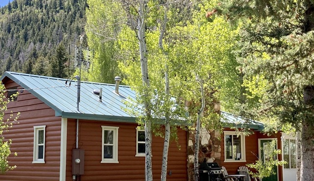 Cabin on a creek with sauna and snowshoes-Near Park City and Uinta Forest