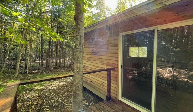 Cabin on Cabot Trail, with Queen Bed, Kitchen & Bathroom. 20 mins from Baddeck.