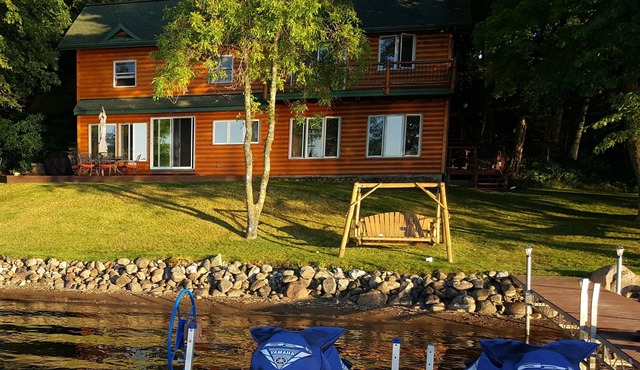Cabin on Cedar Lake great for families, clean & comfortable, great in winter too