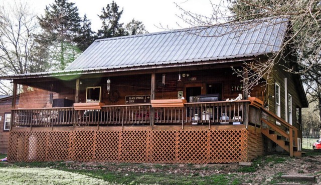 Cabin on Collier creek. Go swimming or soaking. Caddo Gap Arkansas
