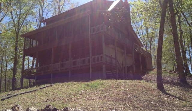 Cabin on Dale Hollow Lake - Hike to lake