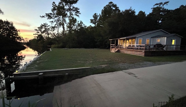 Cabin on French Quarter Creek with boat ramp and beautiful view