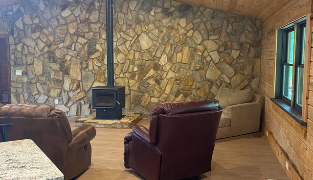 Cabin on Gaston. Fishing, hunting, relaxation in luxury.