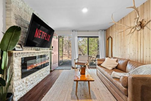 Cabin on Hunter Mtn Seasonal Pool Access w Panoramic Views Hike Swim Fish Relax