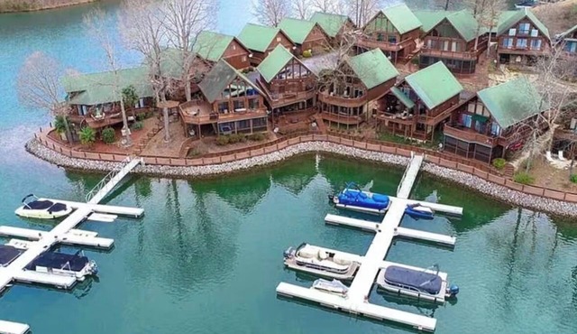 Cabin on Lake Keowee - Dock Slip Included