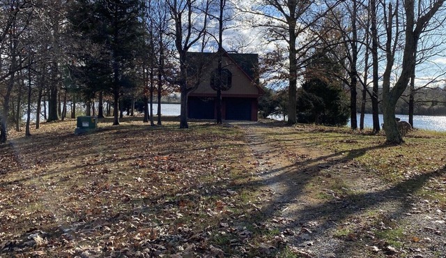 Cabin on Lake Minutes from Rend Lake