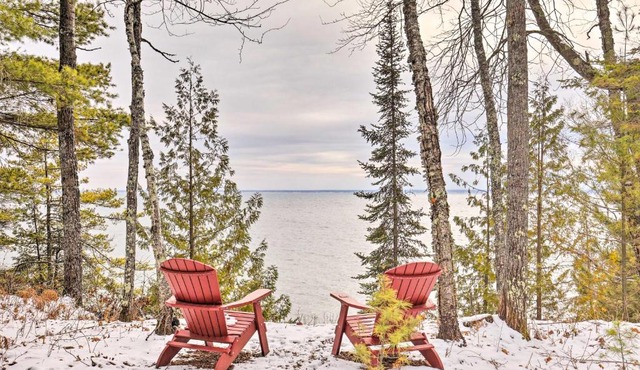 Cabin on Lake Superior about 11 Mi to Bayfield!