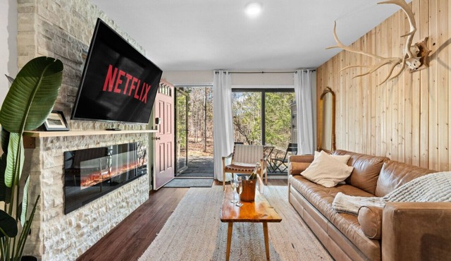 Cabin on Mtn, Seasonal Pool Access w Panoramic Views! Hike, Golf, Swim, Relax!