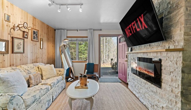 Cabin on Mtn, Seasonal Pool Access w Panoramic View! Hike, Golf, Swim, Recharge