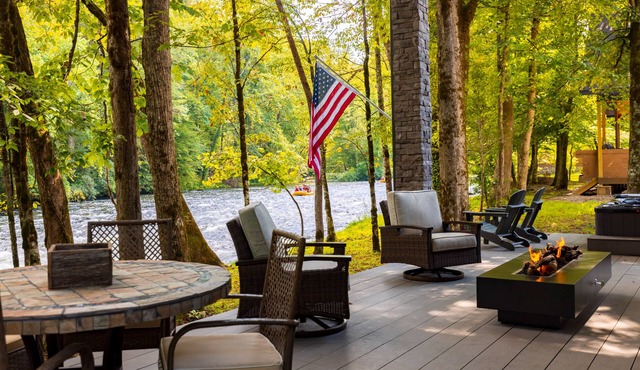 Cabin on Nantahala River with Hot tub