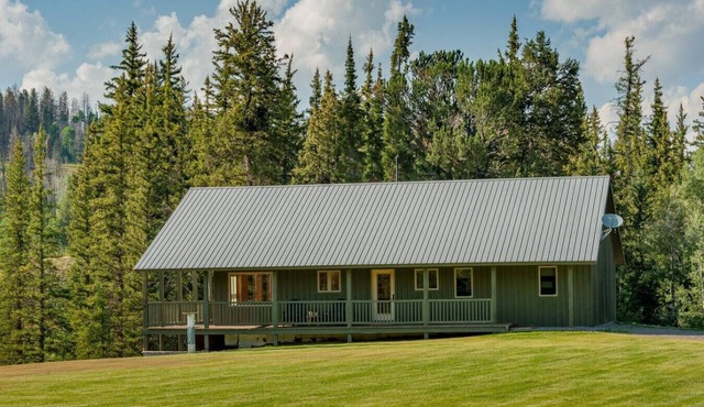 Cabin on Private Ranch Sleeps 10 on a Working Wyoming Ranch