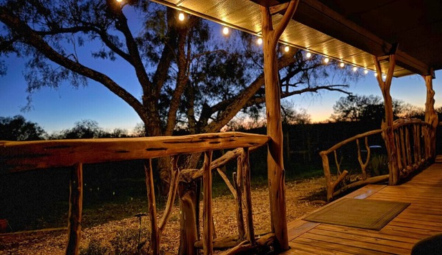 Cabin on secluded wildlife ranch. Hot tub. Dark skies. 1/2 mile river frontage.