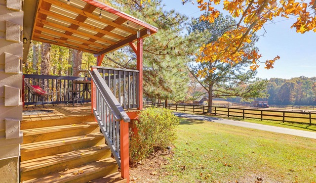 Cabin on Serene Horse Farm Near TIEC & Wineries