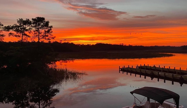 Cabin on Sioux Bayou - Right on the water!