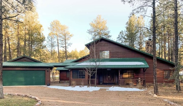 Cabin on the 18th Hole in Pinetop Country Club