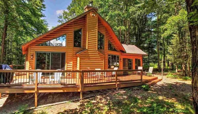 Cabin on the Betsie River near Crystal Mountain with Excellent Fishing, Kayaking