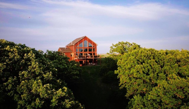 Cabin on the Big Sioux River with a 100 acre wood.