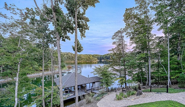 Cabin on the Cove - Luxe Lakefront Pet Friendly Cabin on 5 acres with huge dock