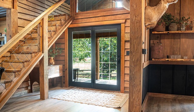 Cabin on the Farm w/Axe Throwing