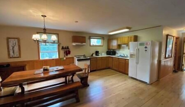Cabin on the Knoll at Lake Abanakee