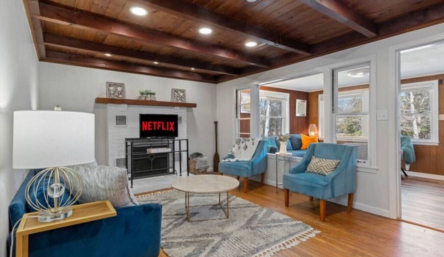 Cabin on the Lake: 2 bed, 1 bath
