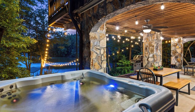 Cabin on the Lake! Private Dock-Hot Tub-Pets