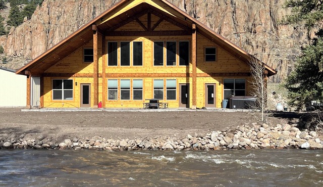 Cabin on the river, close to Wolf Creek Ski Area & Rio Grande National Forest.