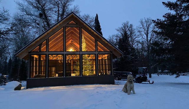 Cabin on the water- escape to Sand Lake!