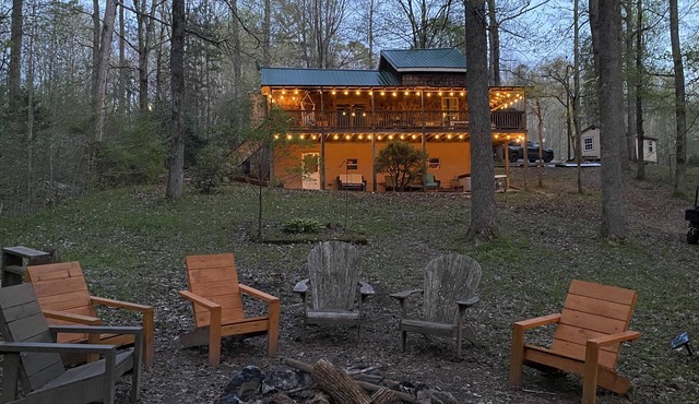 Cabin on the Water - "No Wake Zone" w/2 Kayaks, and Hot Tub!
